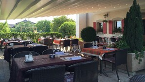 Lunch and dinner served  - Auberge de la Réunion (Coinsins)