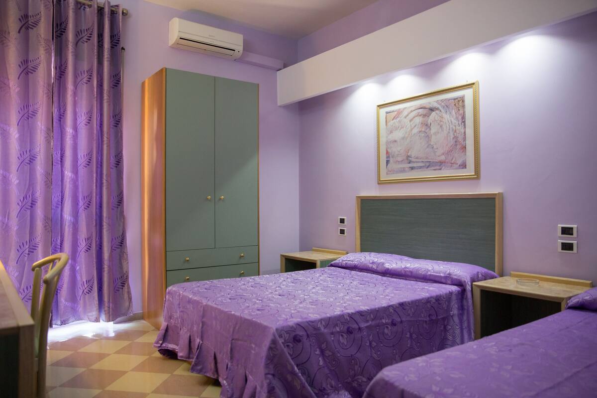 Triple Room | In-room safe, desk, blackout curtains, free WiFi