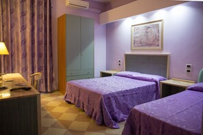 Triple Room | In-room safe, desk, blackout curtains, free WiFi