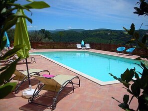 Piscine extérieure, piscine avec cascade
