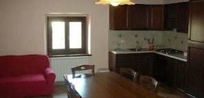 Maison Standard, 2 chambres, cuisine | Restauration dans la chambre