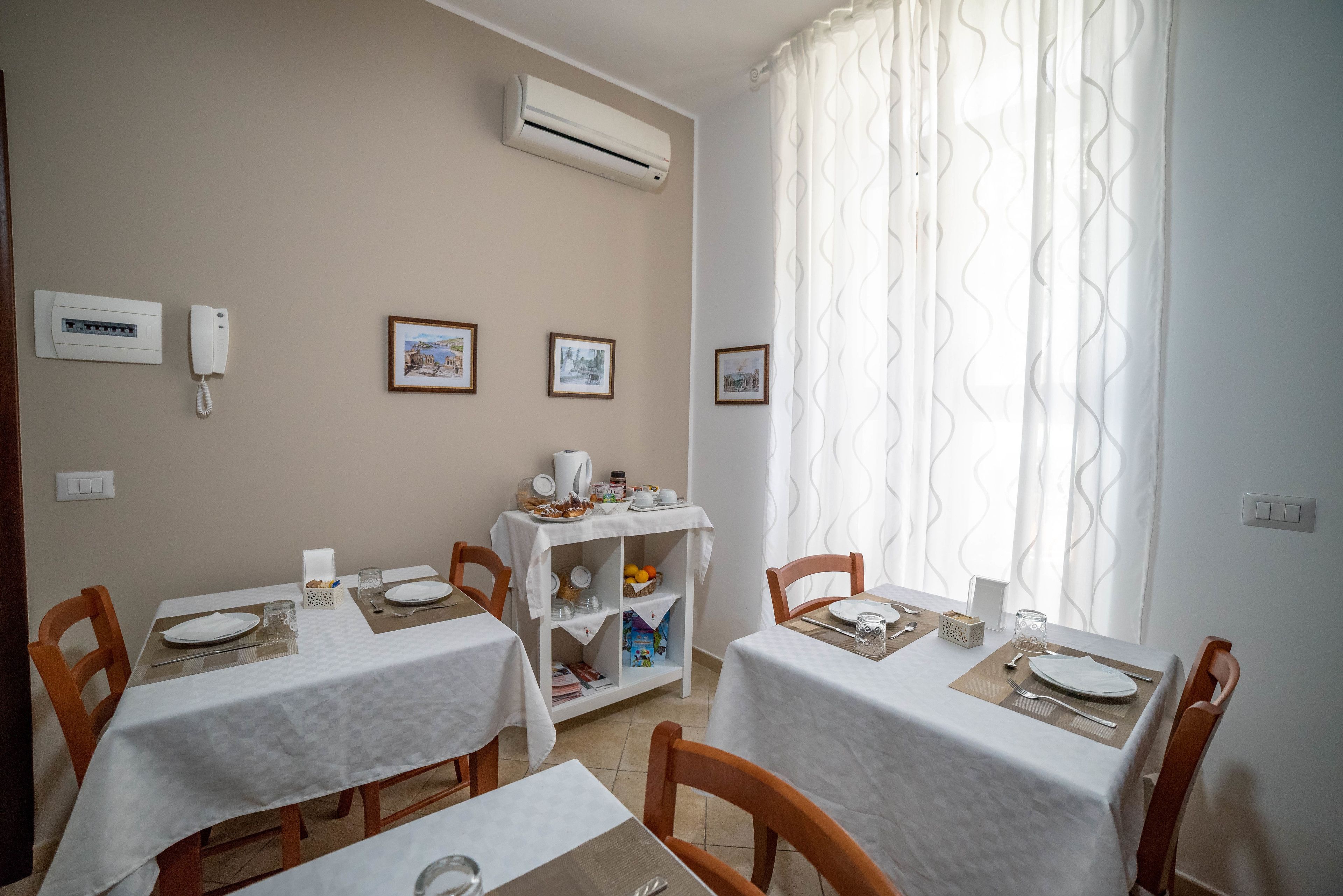 Daily full breakfast (EUR 10.00 per person)