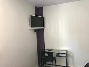 Individually decorated, desk, soundproofing, free WiFi
