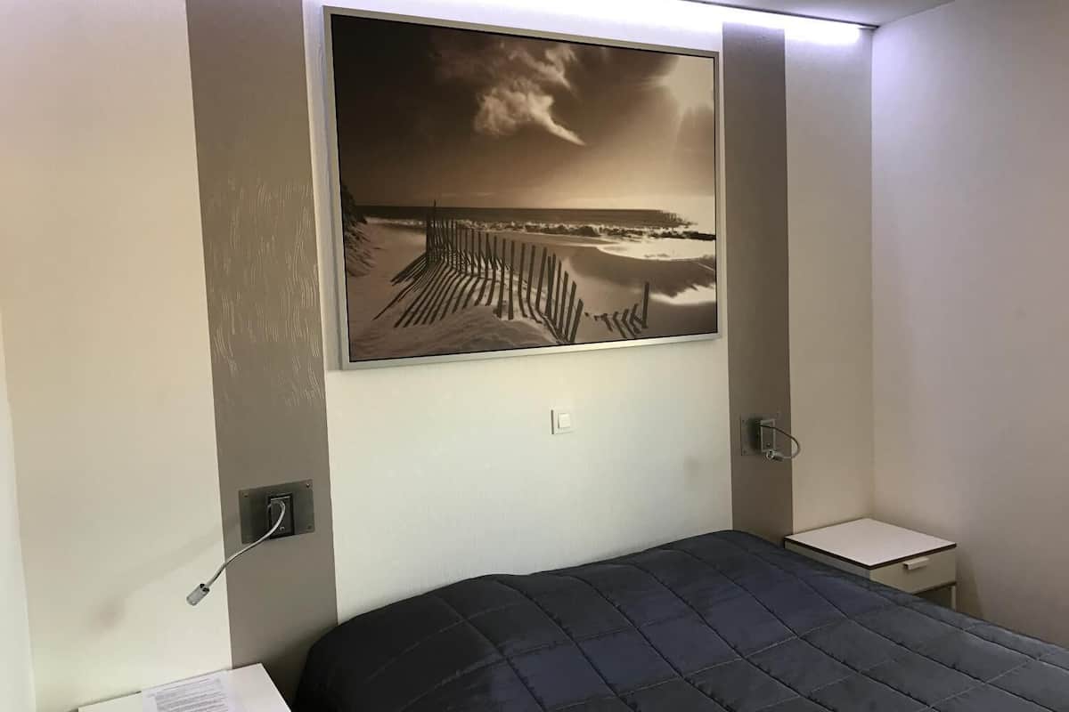 double room | individually decorated, desk, soundproofing, free wifi