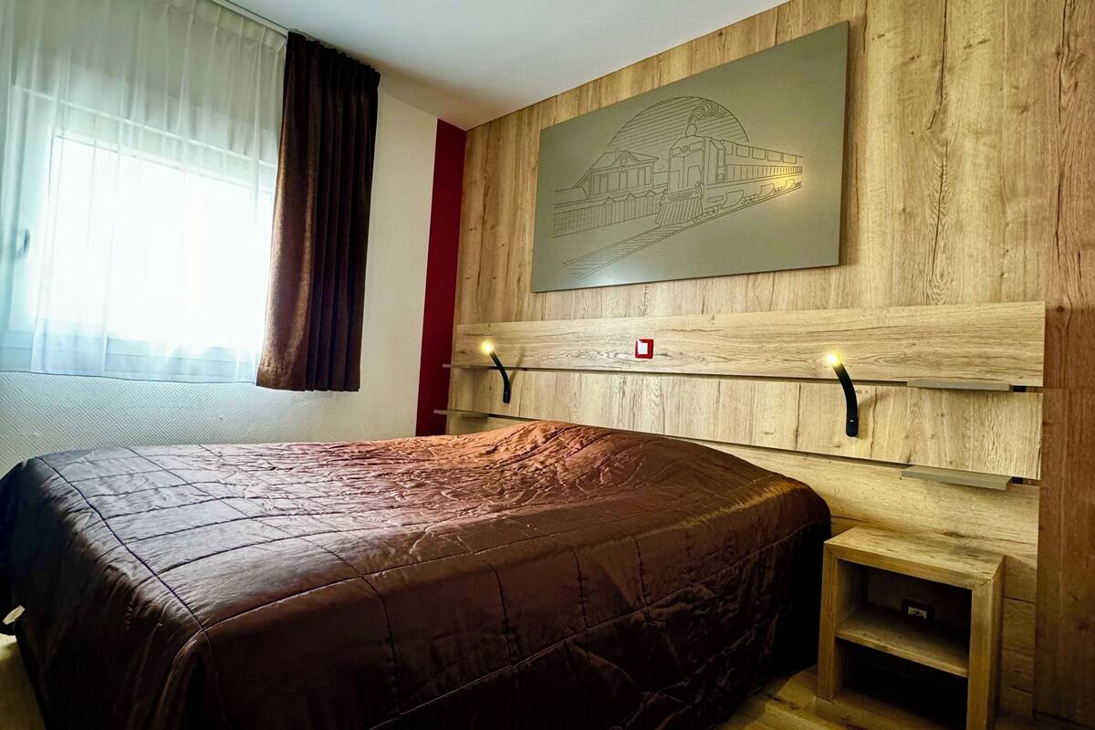 double room | individually decorated, desk, soundproofing, free wifi