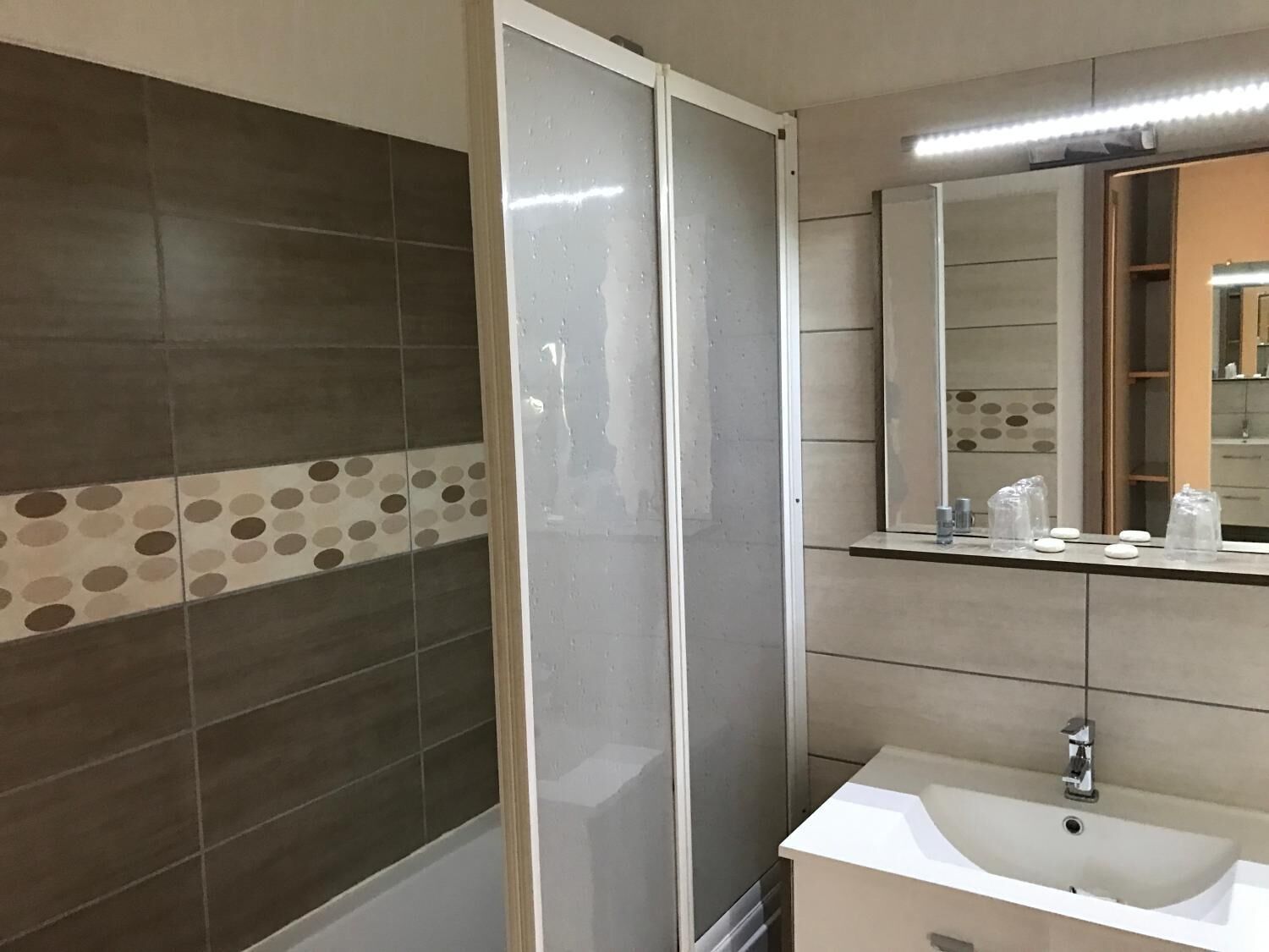 twin room | bathroom | free toiletries, hair dryer, towels