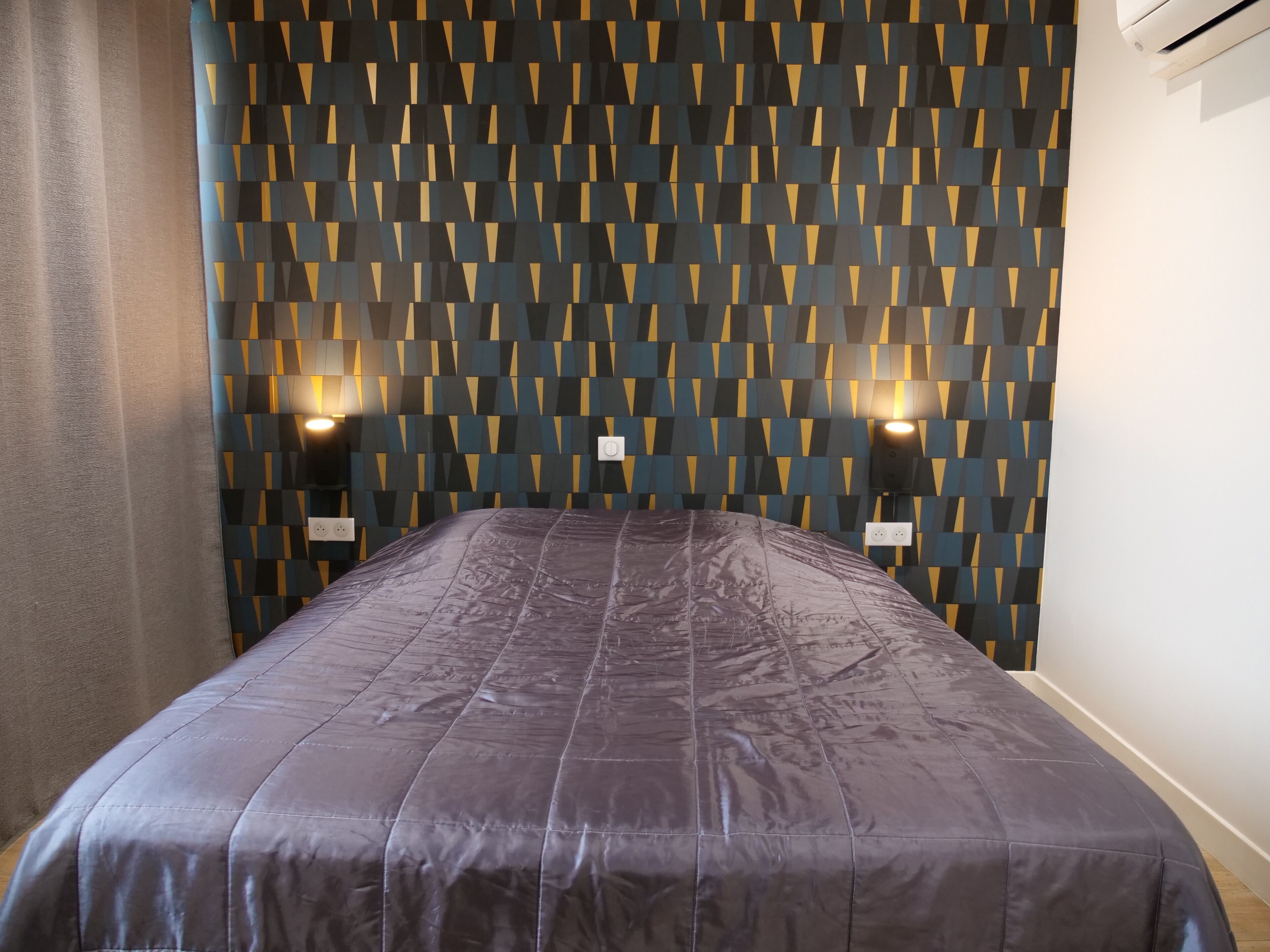 double room | individually decorated, desk, soundproofing, free wifi