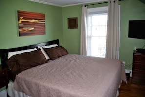 Room, 1 King Bed | Individually decorated, individually furnished, free WiFi