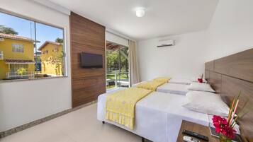 Cofres nos quartos, Wi-Fi de cortesia, roupa de cama