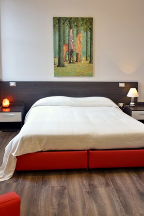 Desk, free cots/infant beds, free WiFi