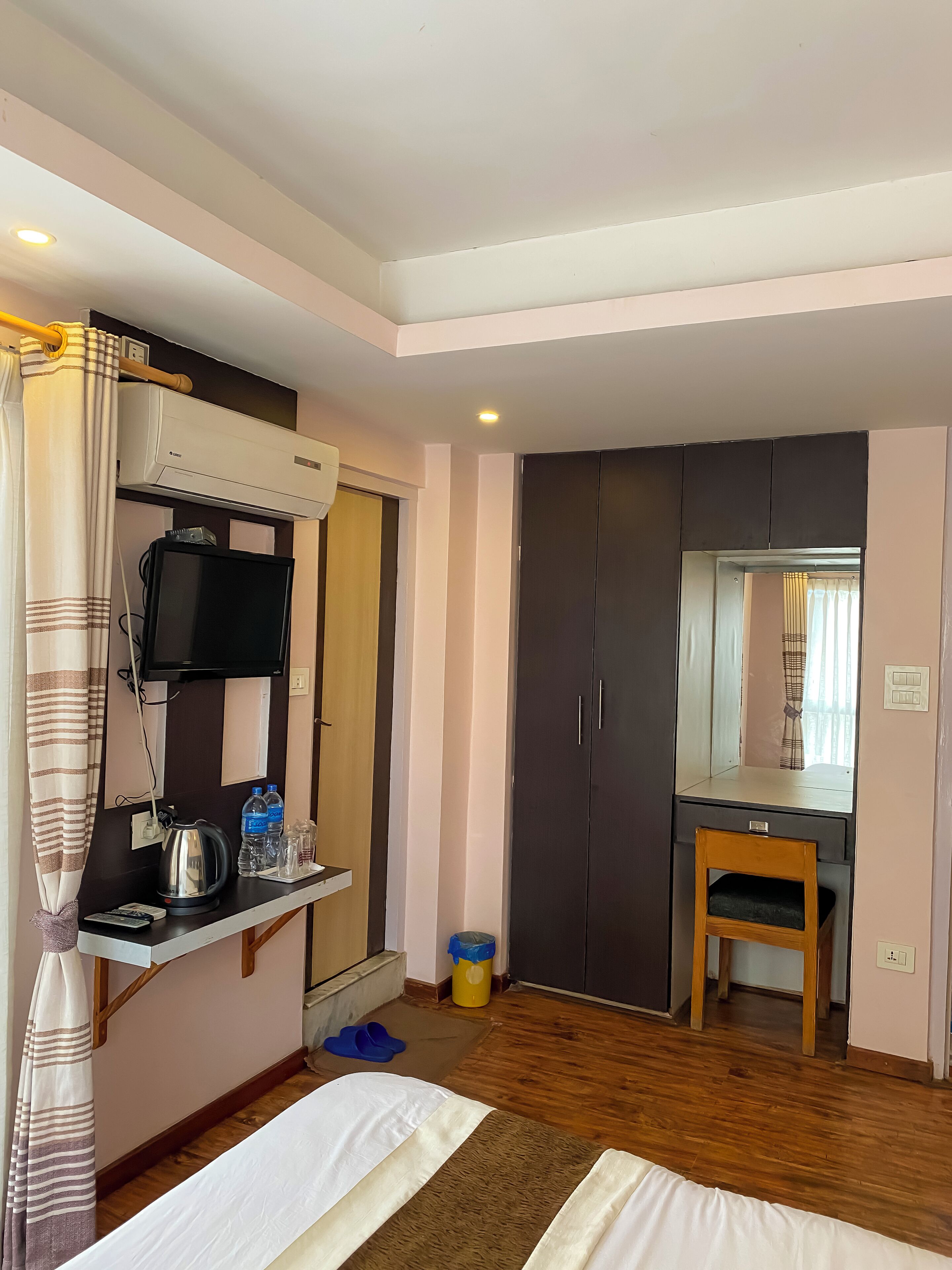 deluxe double room | living area | 30-inch led tv with satellite channels, tv
