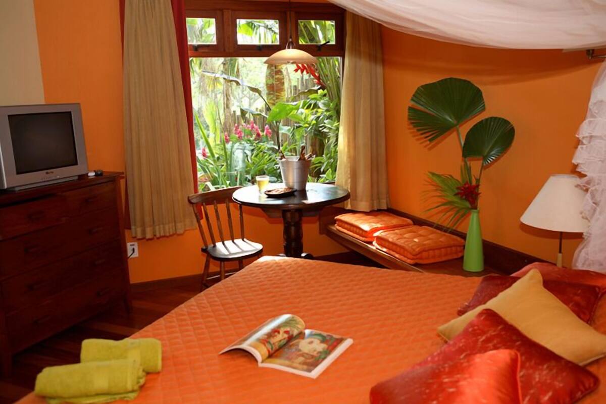 Minibar, in-room safe, individually decorated, individually furnished