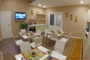 Ilmainen päivittäinen buffetaamiainen