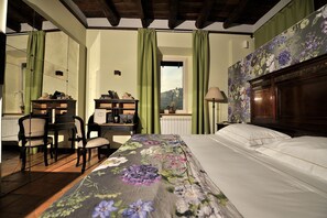 Superior-Suite, Bergblick (relax spa) | Hochwertige Bettwaren, Minibar, Zimmersafe, Schreibtisch
