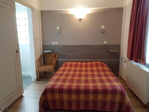 Bureau, rideaux occultants, lits pliants/supplémentaires, Wi-Fi gratuit