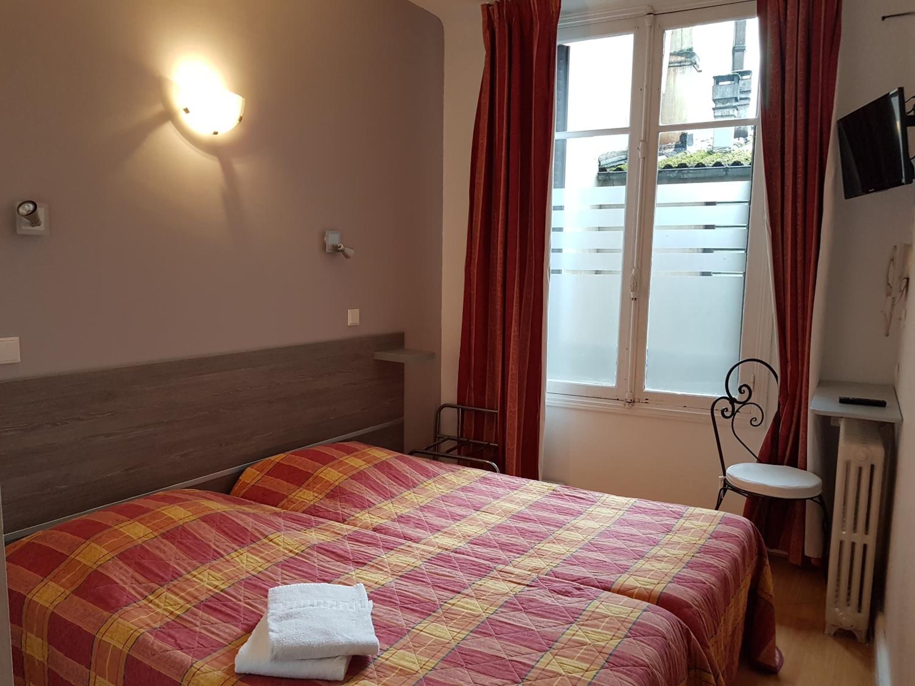 Bureau, rideaux occultants, lits pliants/supplémentaires, Wi-Fi gratuit