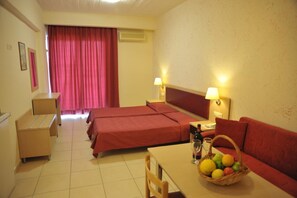 In-room safe, blackout drapes, free cribs/infant beds, bed sheets - Anseli Hotel (Rhodes)