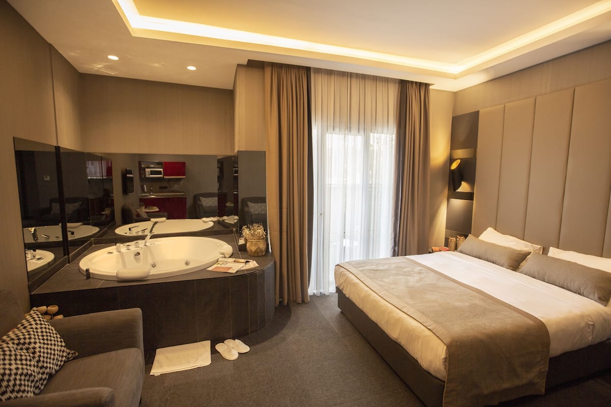 Junior Suite, Jetted Tub | In-room safe, individually decorated, individually furnished