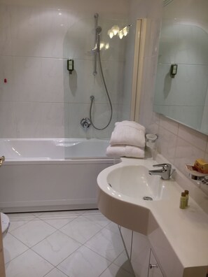 Double Room | Bathroom | Free toiletries, hair dryer, bathrobes, slippers - Hotel Stalon (Primiero San Martino di Castrozza)