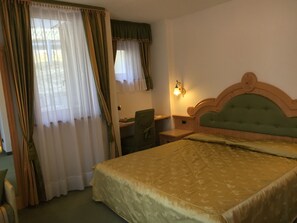 Standard-Doppelzimmer | Zimmersafe, schallisolierte Zimmer, kostenloses WLAN, Bettwäsche