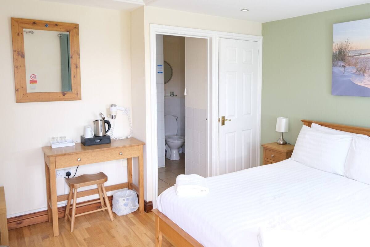 Premier Double Room, Ensuite, Garden View (Field View Double) | 1 bedroom