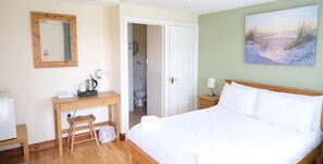 Premier Double Room, Ensuite, Garden View (Field View Double)