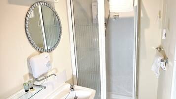 Double Room, Ensuite, Courtyard View (Groundfloor) | Bathroom