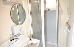 Double Room, Ensuite, Courtyard View (Groundfloor) | Bathroom