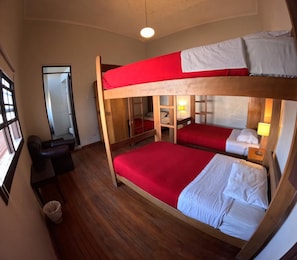 Standard-yhteismajoitus, vain naisille, oma kylpyhuone | Ilmainen Wi-Fi, vuodevaatteet