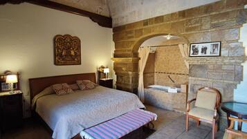 Premium Double Room, 1 King Bed, Mobility Accessible, Private Bathroom | Free WiFi, bed sheets