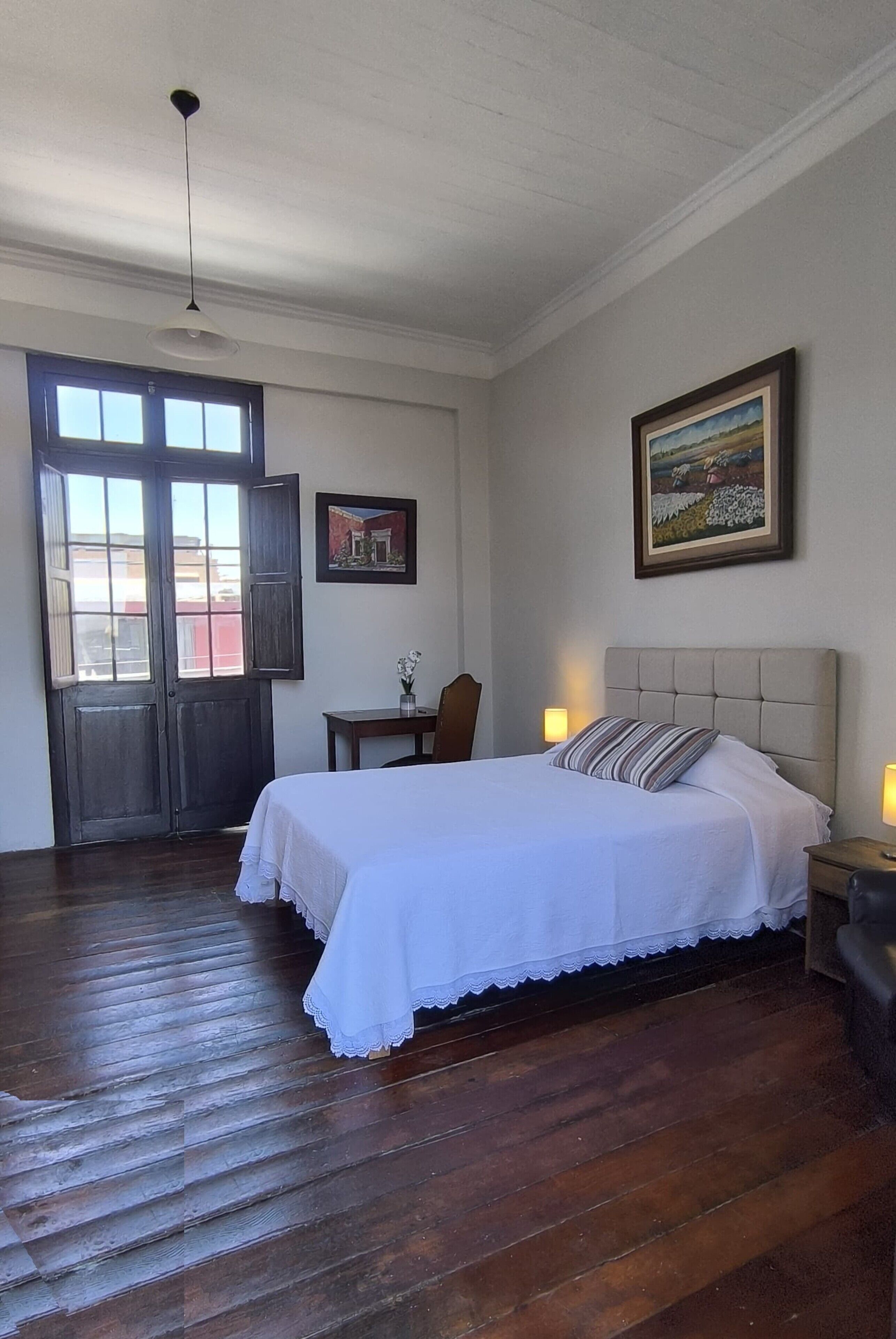 Kahden hengen standard-huone, 1 keskisuuri parisänky, oma kylpyhuone | Ilmainen Wi-Fi, vuodevaatteet