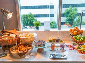 2 restaurantes: opção de café da manhã, almoço e jantar