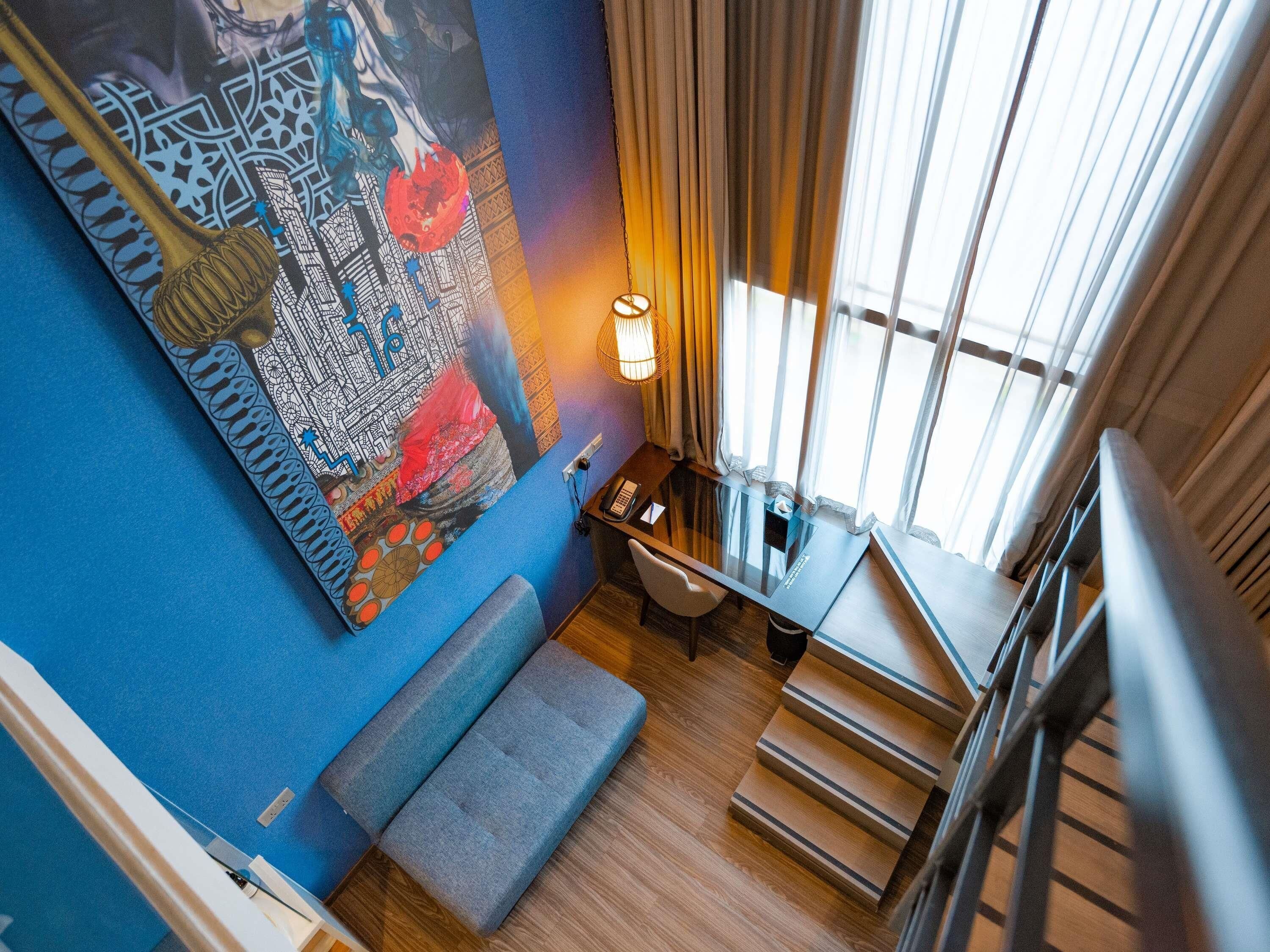 Signature Loft, 1 Queen Bed with Sofa bed | In-room safe, iron/ironing board, free WiFi, bed sheets