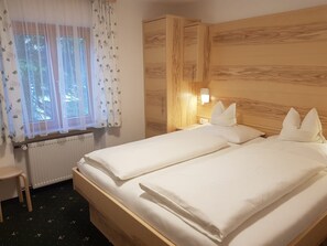 Hypo-allergenic bedding, in-room safe, soundproofing, free WiFi - Haus Jehle (Lech am Arlberg)