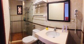 Standard Double Room | Bathroom | Shower, free toiletries, hair dryer, slippers - Tomato Red (Jinsha)