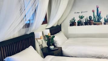 Standard Quadruple Room | Desk, free WiFi