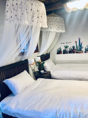 Standard Quadruple Room | Desk, free WiFi - Tomato Red (Jinsha)