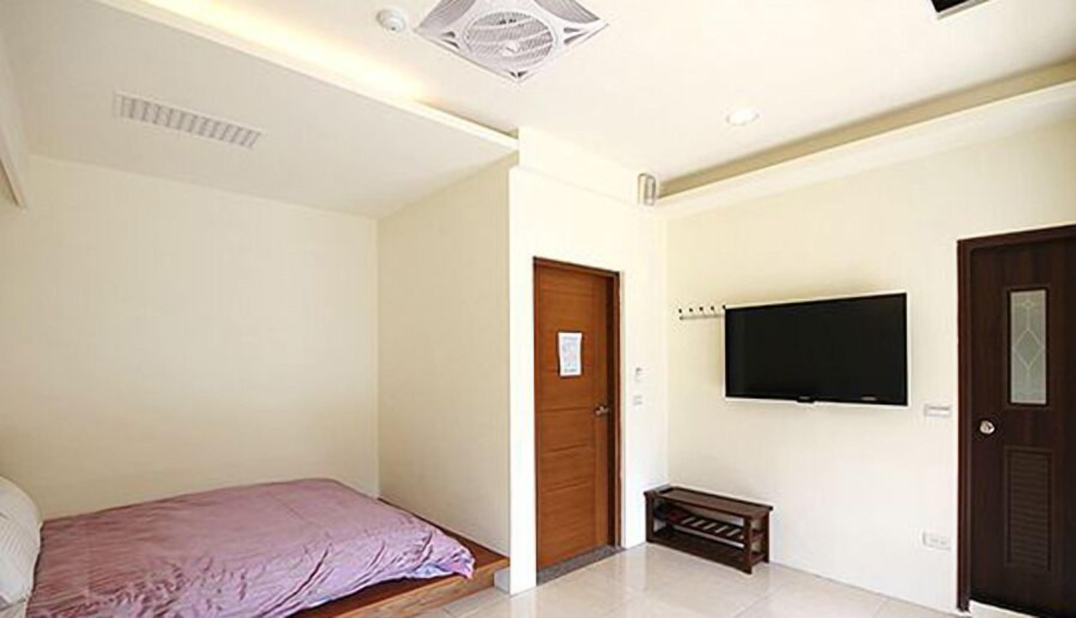 senior double room | free wifi, bed sheets