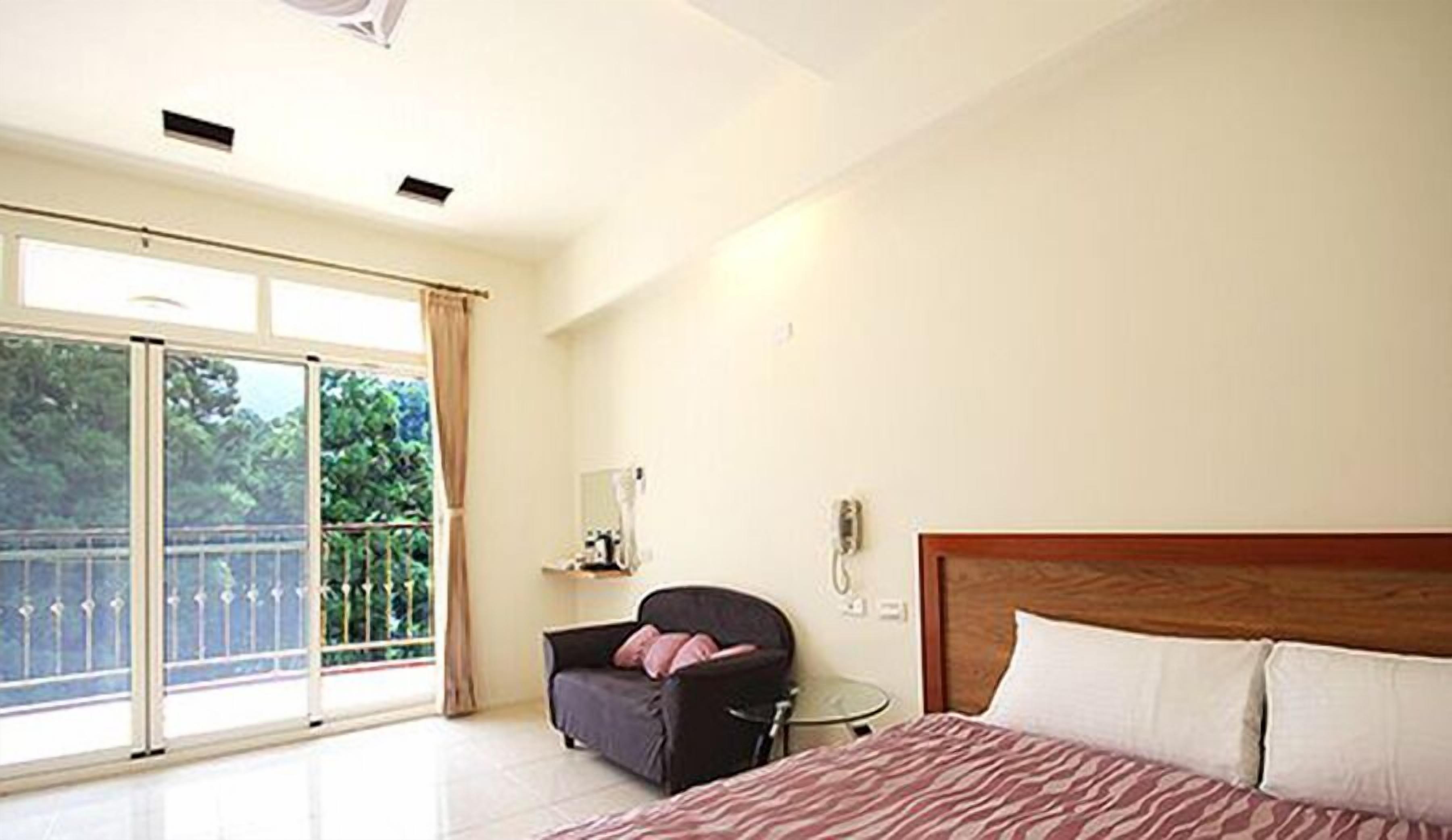senior double room | free wifi, bed sheets