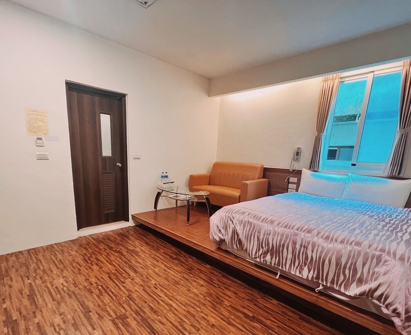 免费 WiFi、床单