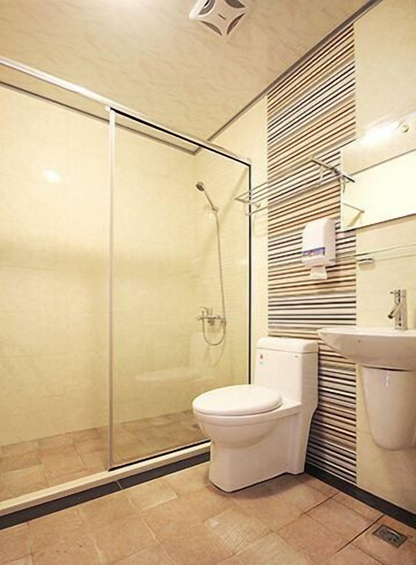 premium quadruple room | bathroom | shower, hair dryer, slippers, towels