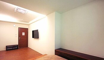 标准双人房 | 免费 WiFi、床单