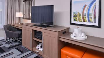 Tabla de planchar con plancha, wifi gratis, ropa de cama y despertador
