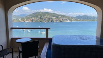 Deluxe Room, Sea View | Balcony