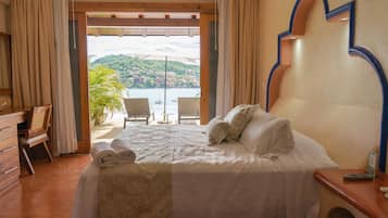 Premium Room, Private Pool, Sea View | Premium bedding, down comforters, in-room safe, desk