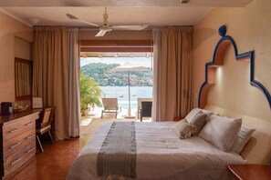 Camera Premium, piscina privata, vista mare | Biancheria da letto di alta qualità, copriletto in piuma