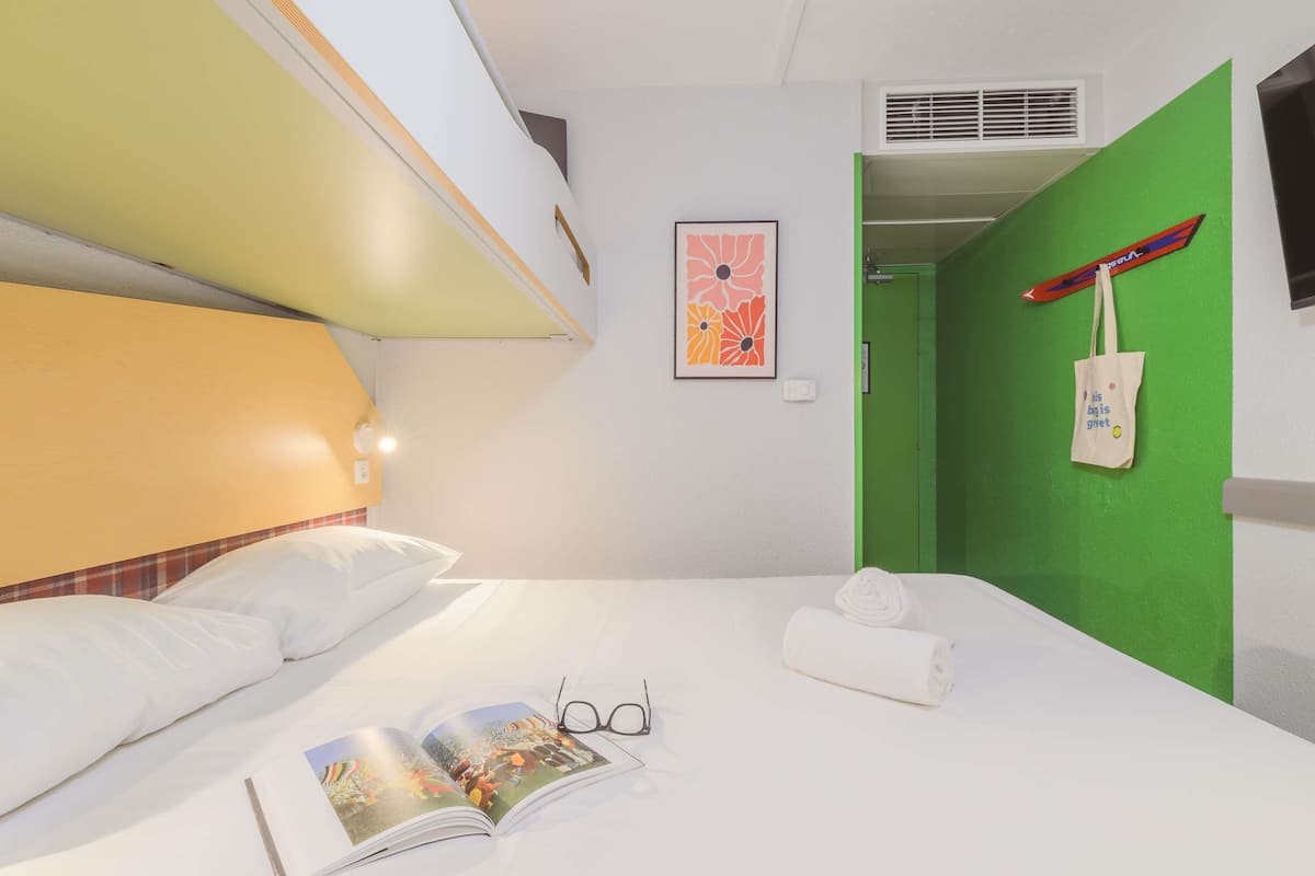 Triple Room (PURE) | Desk, blackout drapes, iron/ironing board, free cribs/infant beds