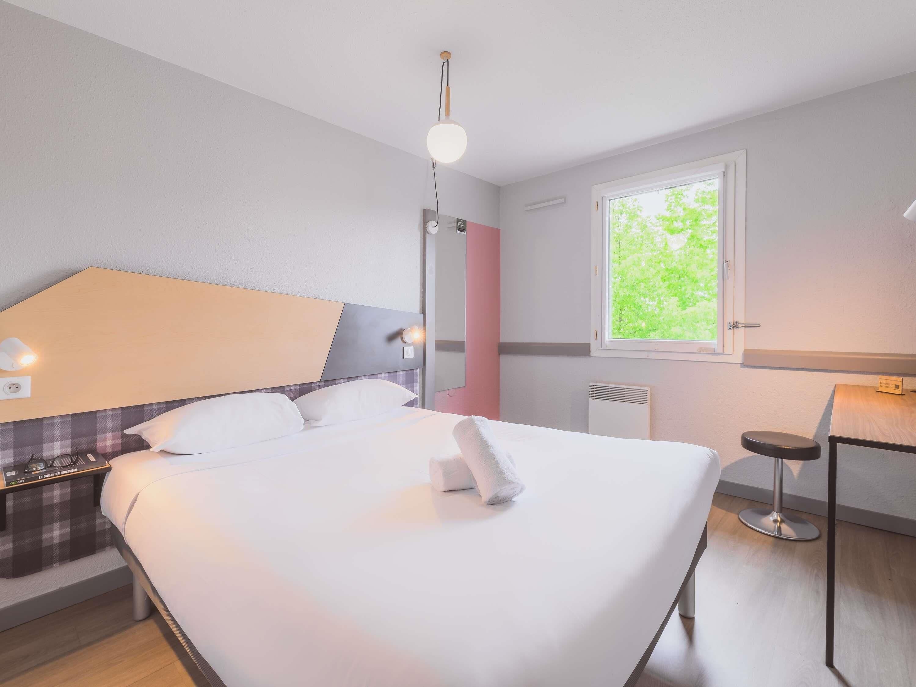 Zimmer, 1 Doppelbett (Pure) | Schreibtisch, Verdunkelungsvorhänge, Bügeleisen/Bügelbrett