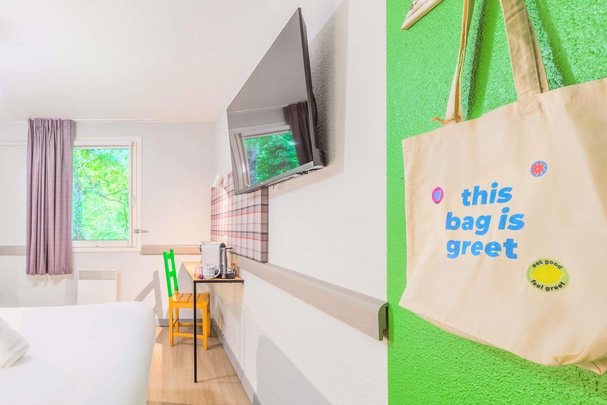 Room, 1 Double Bed, Garden Area (POP) | Desk, blackout drapes, iron/ironing board (on request), cribs (free)