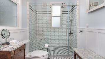 The Monet Room | Bathroom | Free toiletries, hair dryer, bathrobes, towels
